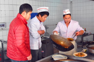 味蕾上的較量，匠心間的綻放——崇山校區(qū)餐飲服務(wù)中心年度烹飪大賽圓滿落幕